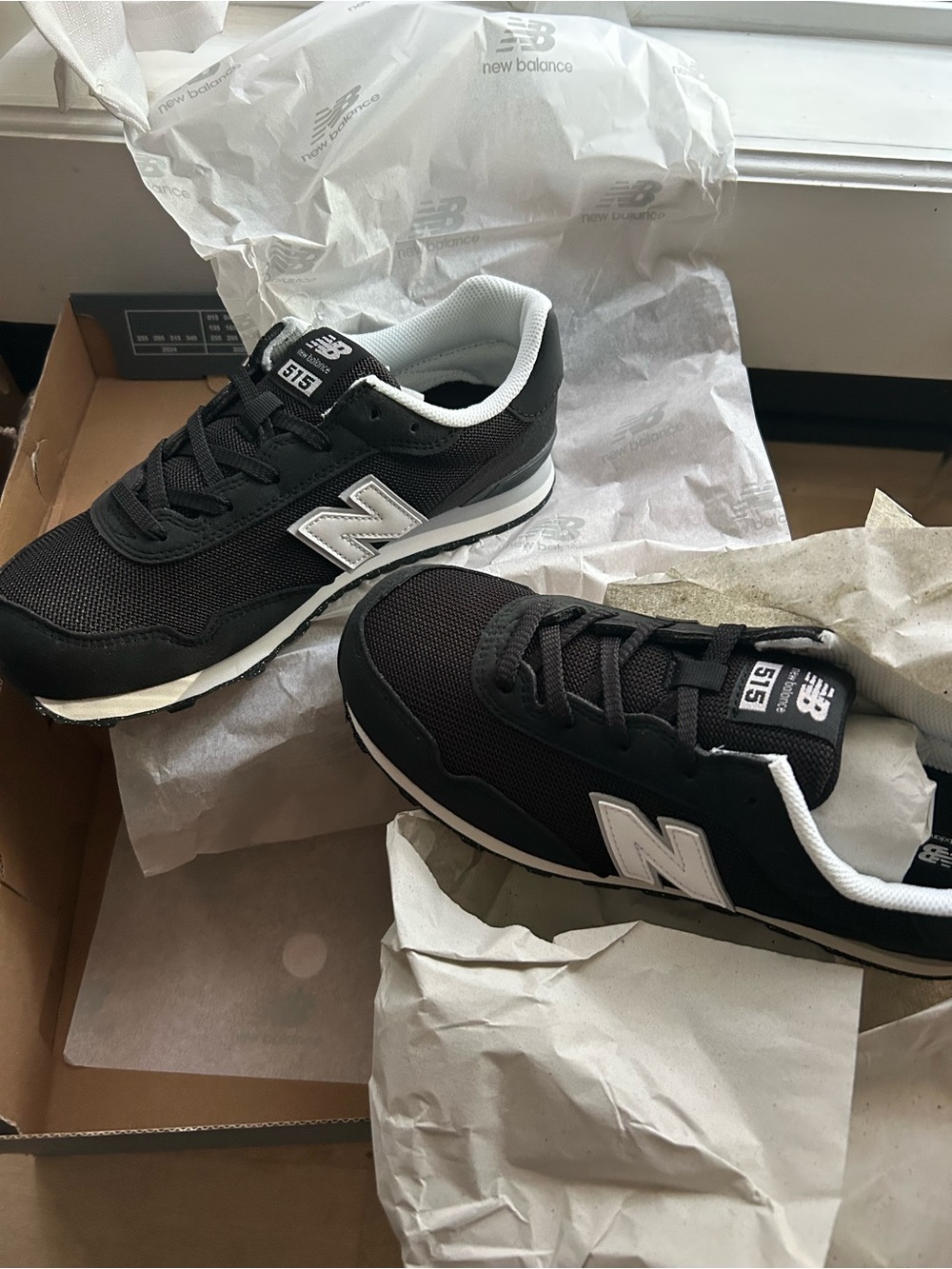 New Balance 515 youth 5Y  Kids Black and White Sneaker